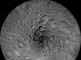NASA/GSFC/Arizono universiteto nuotr./Ia paskirų fotografijų astronomų sumontuota nuotrauka, kurioje užfiksuotas aiaurinis mėnulio polius