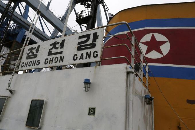Reuters/Scanpix nuotr./Sulaikytame `iaurės Korėjos laive aptikta ginklų kontrabanda.