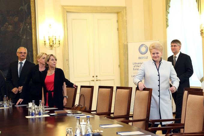 Dž.G.Barysaitės nuotr./Lietuvos Respublikos prezidentės Dalios Grybauskaitės susitikimas su ES aalių ambasadoriais