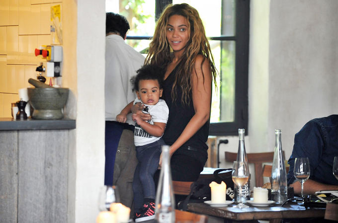 Scanpix nuotr. / Beyonce su dukra Le Septieme restorane. 