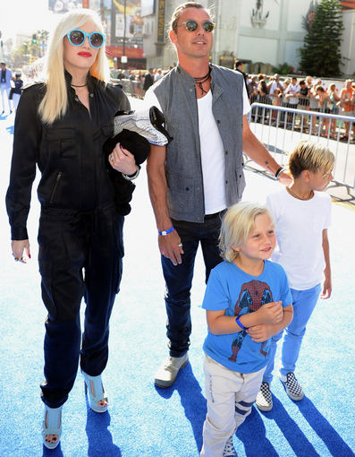 Gwen Stefani su šeima Holivude, Disnėjaus filmo premjeroje „El Capitan“ kino teatre. 