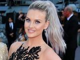 Perrie Edwards filmo „One Direction: tai mes“ premjeroje