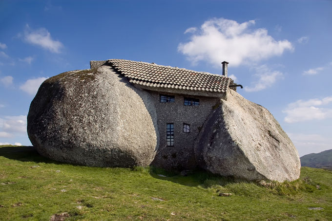 Shutterstock nuotr. / Portugalijoje stovintis akmeninis namas.
