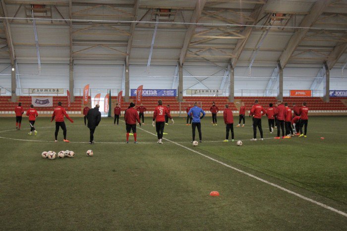 „Sūduvos“ futbolininkai pirmojoje 2015 metų treniruotėje