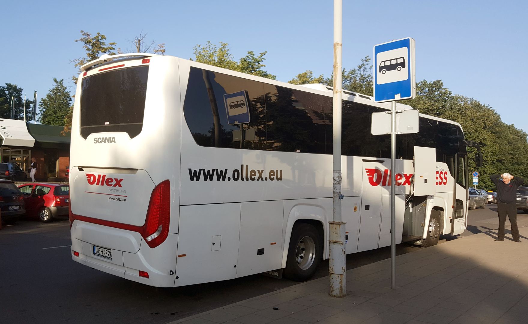 Nors autobusų iš Vilniaus į Kauno oro uostą daug, tačiau piko metu gali  likti be bilieto | Verslas 