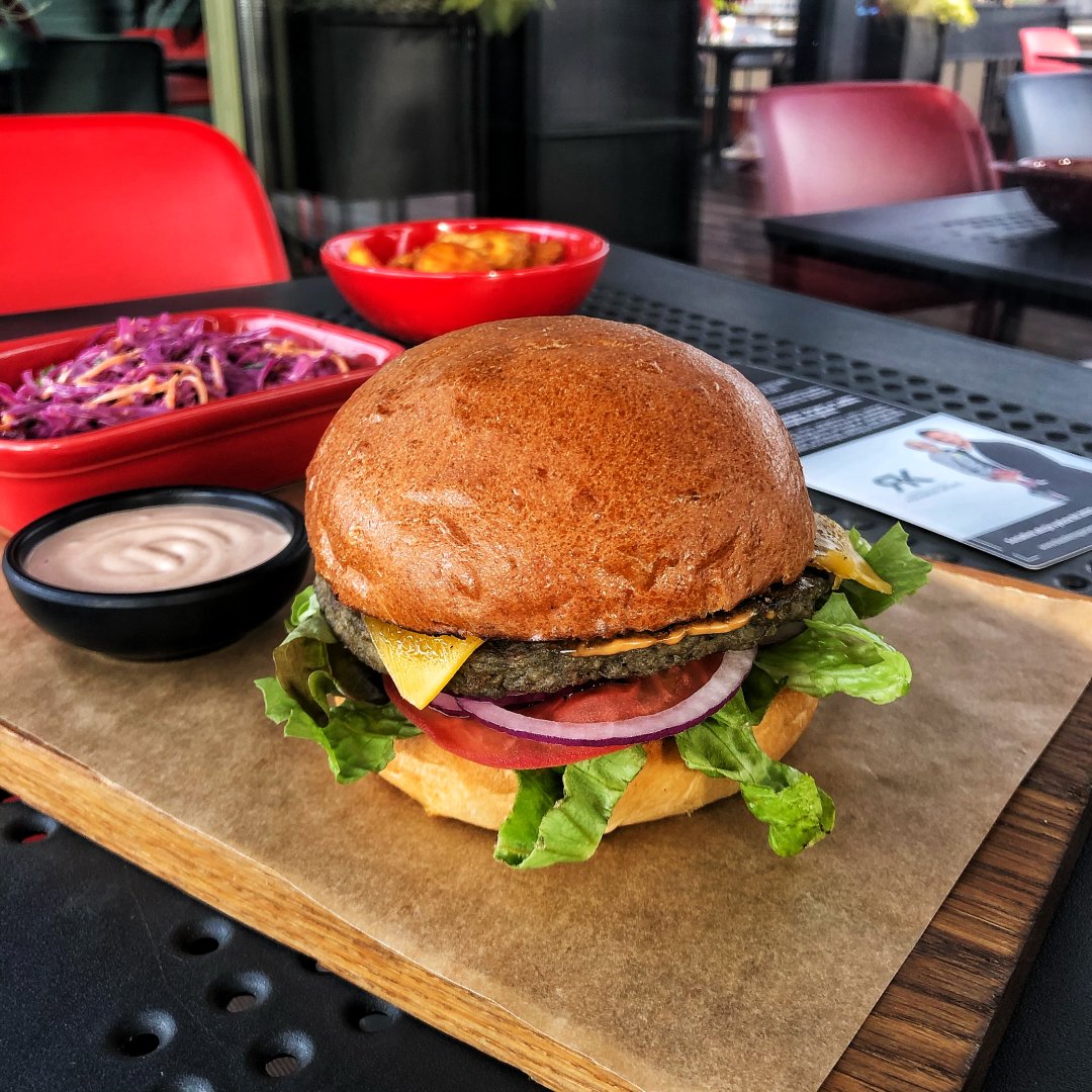 Grill London“ pristato naujieną vegetarams: burgerį su 100 augaliniu paplotėliu | 15min.lt