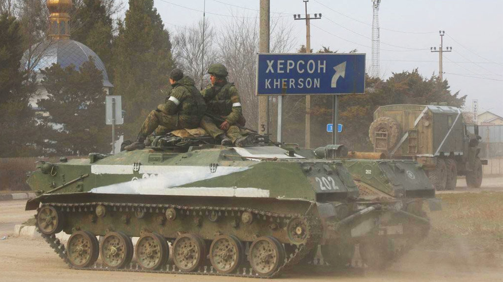 Kyjivas teigia, kad šalies pajėgos sėkmingai žengia okupuoto Chersono link