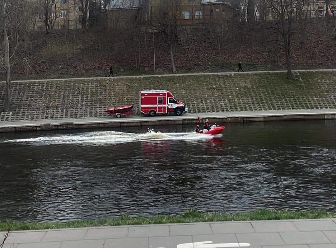 Vilniuje narai gelbėjo į Neries upę įkritusį žmogų