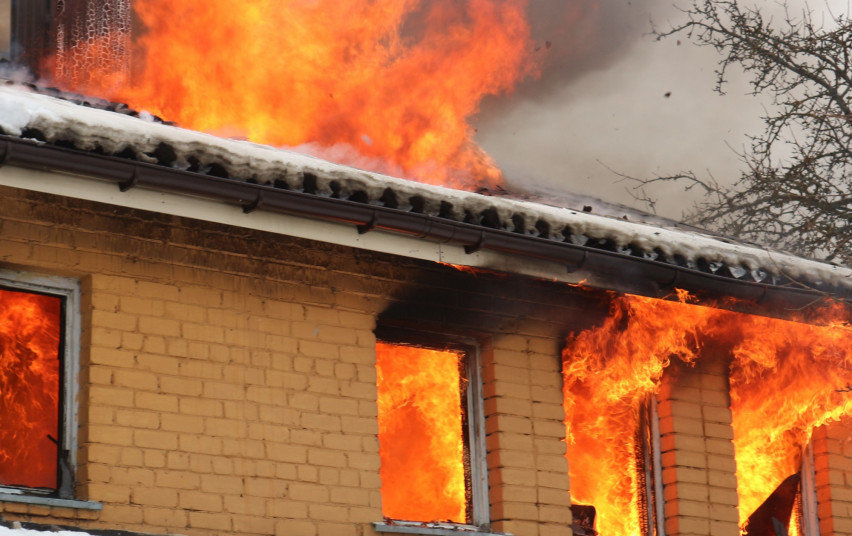 Meškėnų kaime – namo gaisras: vienas žmogus žuvo, kitas buvo išgelbėtas