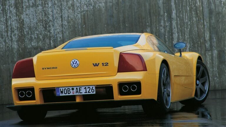 Ryškus W12 ženkliukas priminė apie automobilių pasaulyje unikalų variklį. (Gamintojo nuotrauka)