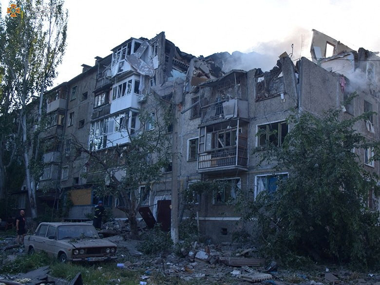 „Reuters“/„Scanpix“ nuotr./Mykolajivas atakuotas raketomis