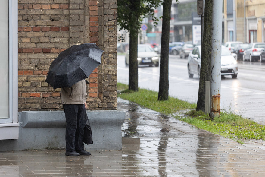 Praėjusią parą Lietuvoje vietomis iškrito daugiau nei du trečdaliai mėnesio lietaus normos
