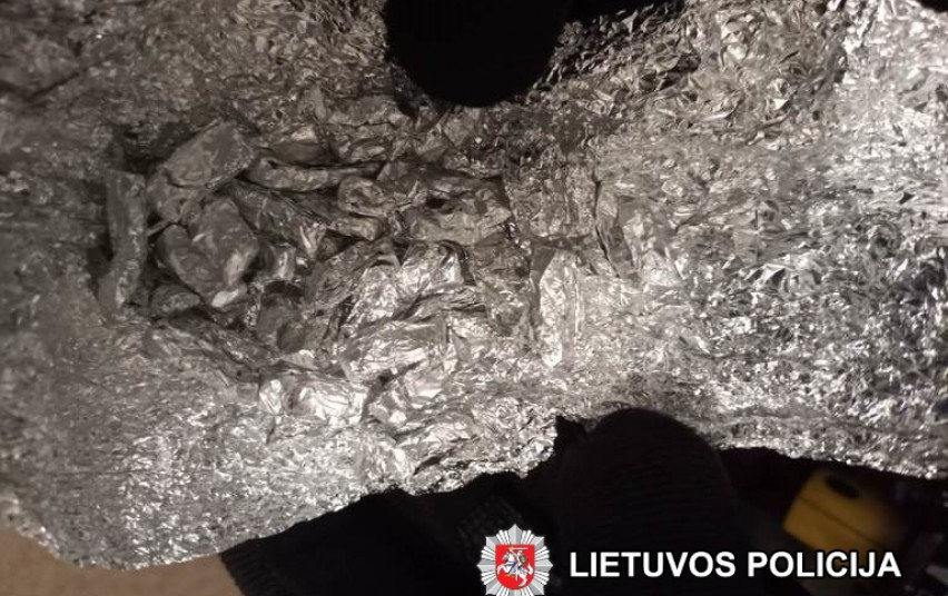 Vilniuje pareigūnai sulaikė vyrą ir moterį – pas abu rado karfentanilio