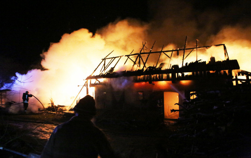Tragedija Kupiškio rajone: per gaisrą name žuvo du sutuoktiniai ir jų sūnus
