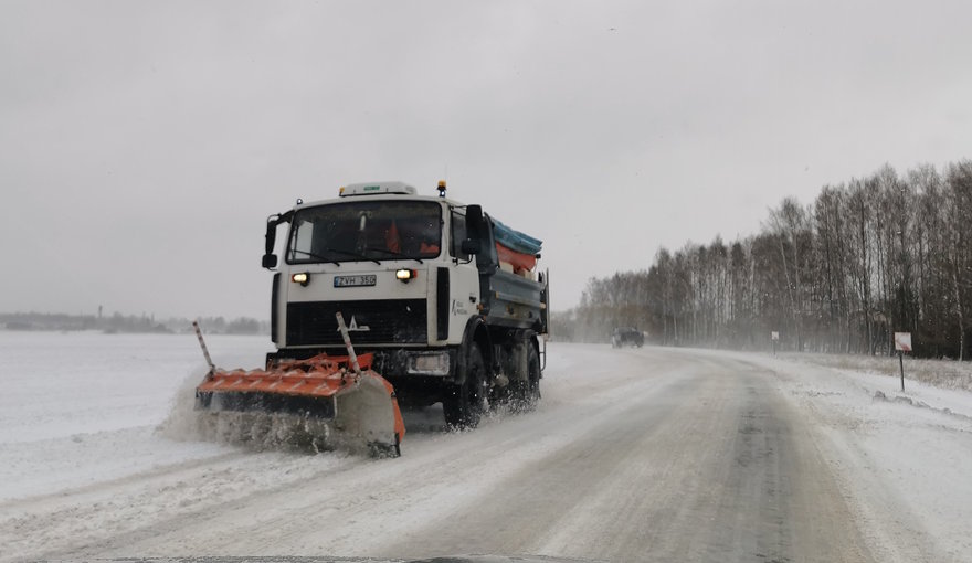 Pavojų keliuose kelia ne tik sniegas: spąstais tapo naujas faktorius