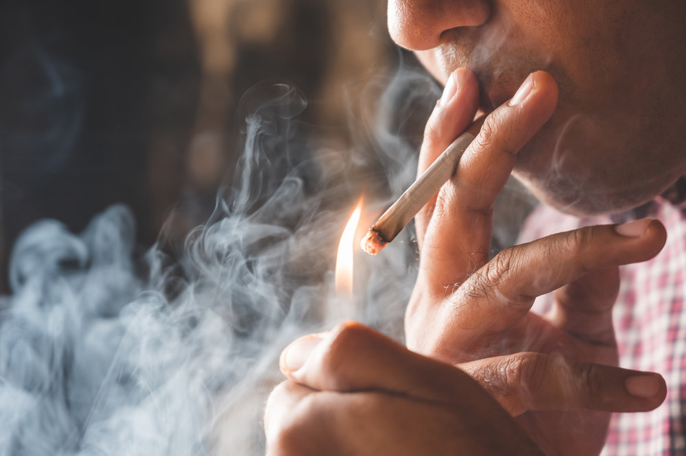Seimo nariai teikia visuose daugiabučiuose rūkymą draudžiantį pasiūlymą