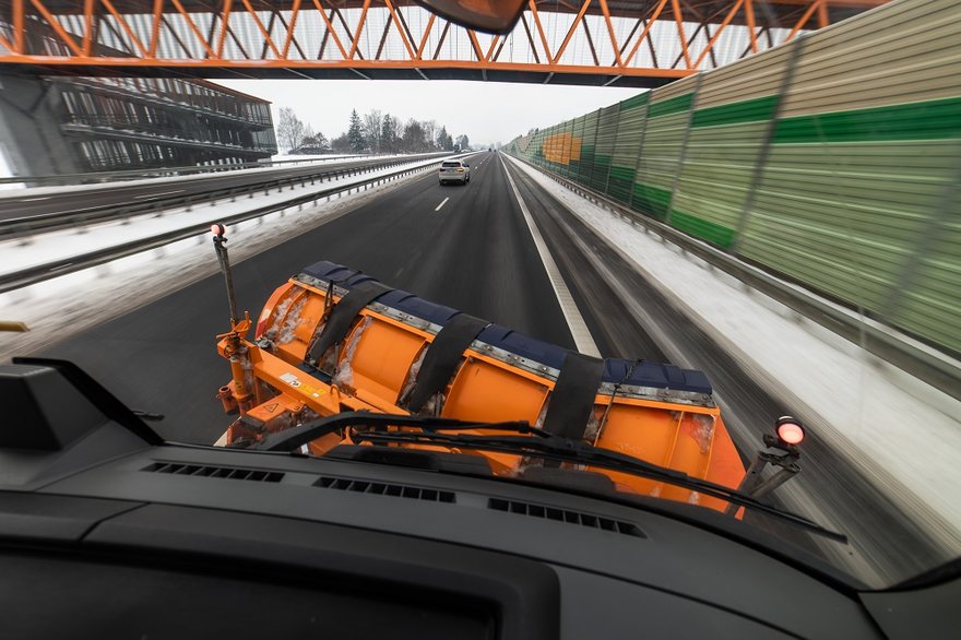 Perspėja vairuotojus: keisti padangas dar anksti, į Lietuvą savaitgalį grįžta žiemiški orai