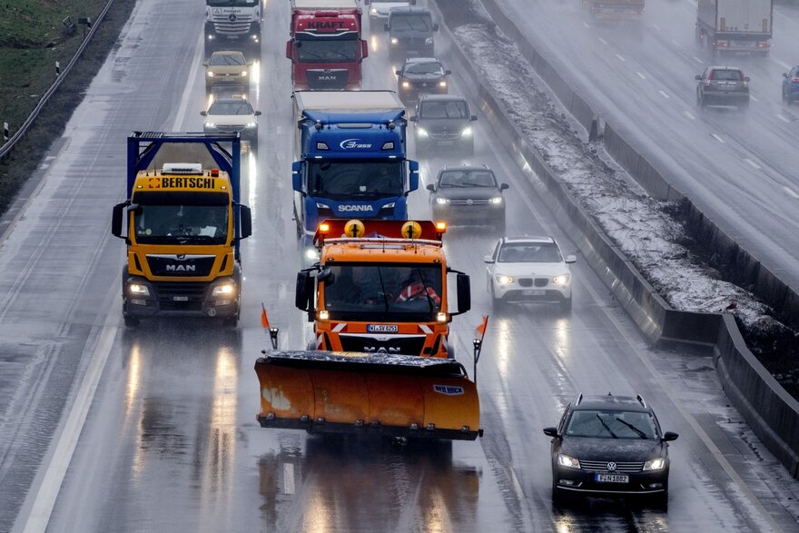 Skandinavijoje ir Vokietijoje dėl smarkaus snygio ir lijundros sutriko transporto eismas