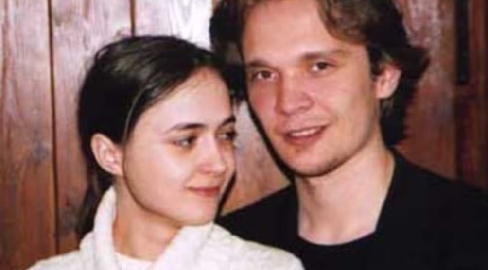 Slapstėsi 16 metų: sulaikyta „Novaja Gazeta“ redaktoriaus žmona, kurią kaltina pasikėsinimu nužudyti dukrą