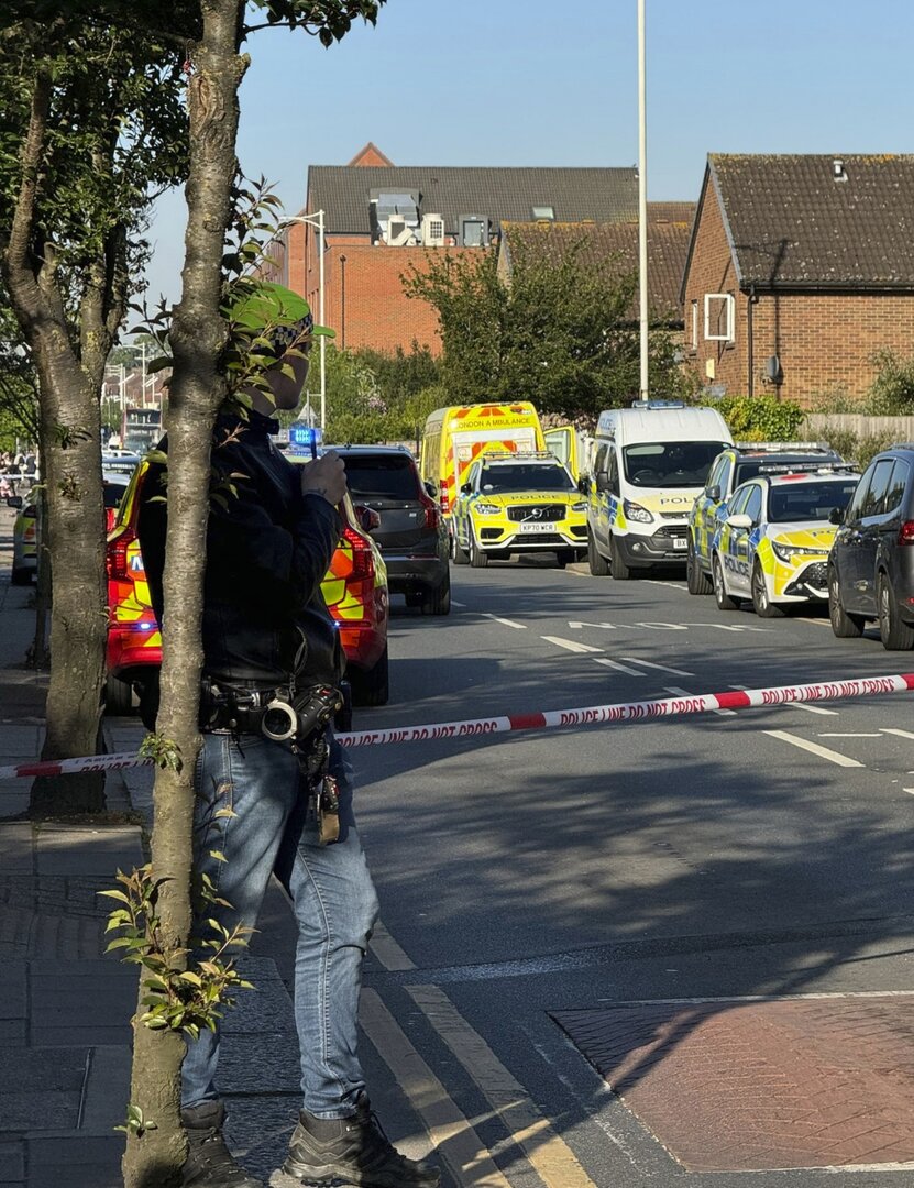Londone vyras kardu sužeidė penkis žmones, žuvo 13 metų berniukas