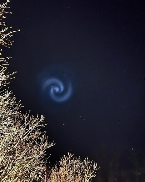 Danguje pasirodė neįprastas reiškinys – baltai melsva spiralė: meteorologas paaiškino, kas tai
