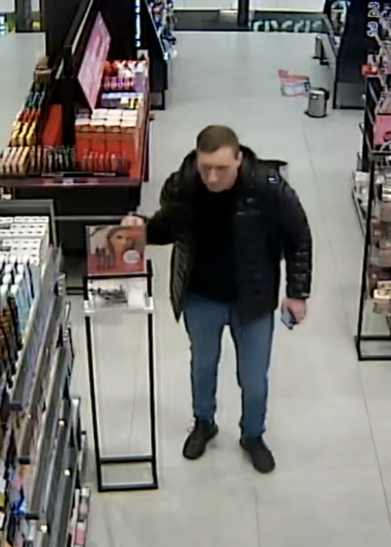Kauno policija šiam vyrui turi klausimų apie blakstienų tušą ir dantų šepetėlį