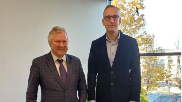 Žemės ūkio ministerijos nuotr./Kazys Starkevičius Jurijų Kornijenko paskyrė Valstybinės augalininkystės tarnybos direktoriumi