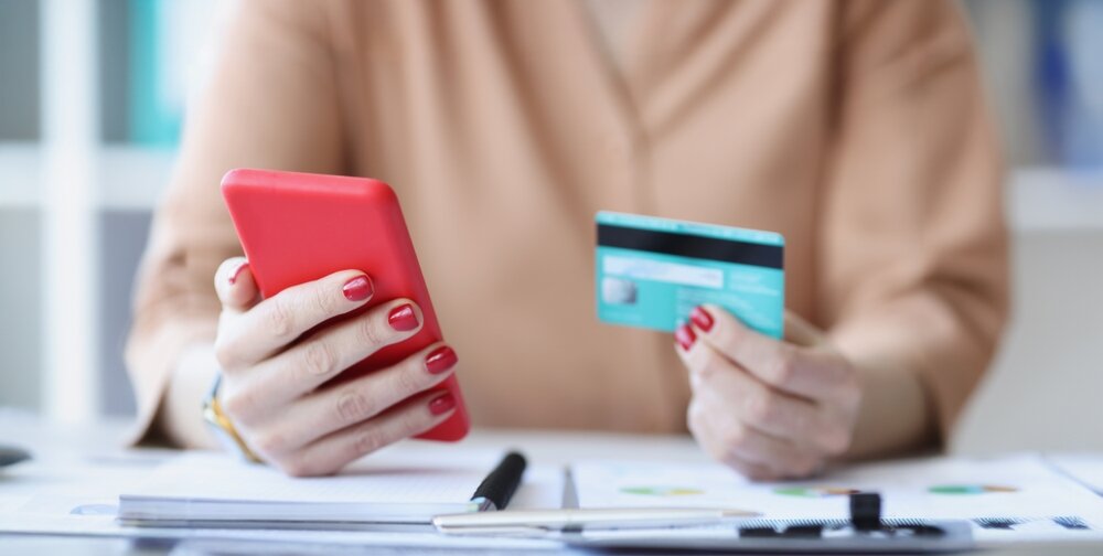 &Scaron;akiuose sukčiai i&scaron; moters i&scaron;viliojo daugiau nei 52 tūkst. eurų