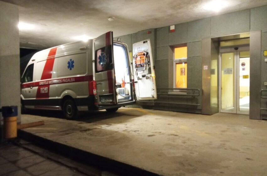 Laiptinėje išvydęs kraujo klaną kaimynas nesutriko: sutelktos pastangos – išsaugota gyvybė