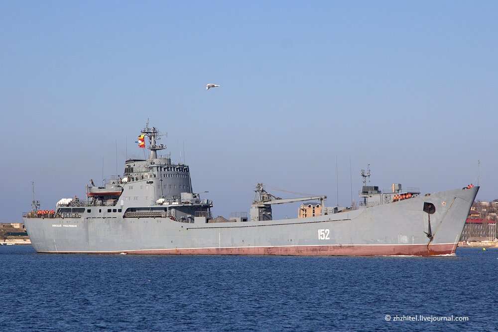 127 mln. eurų per naktį: Ukraina atakavo du Rusijos desantinius laivus Kryme