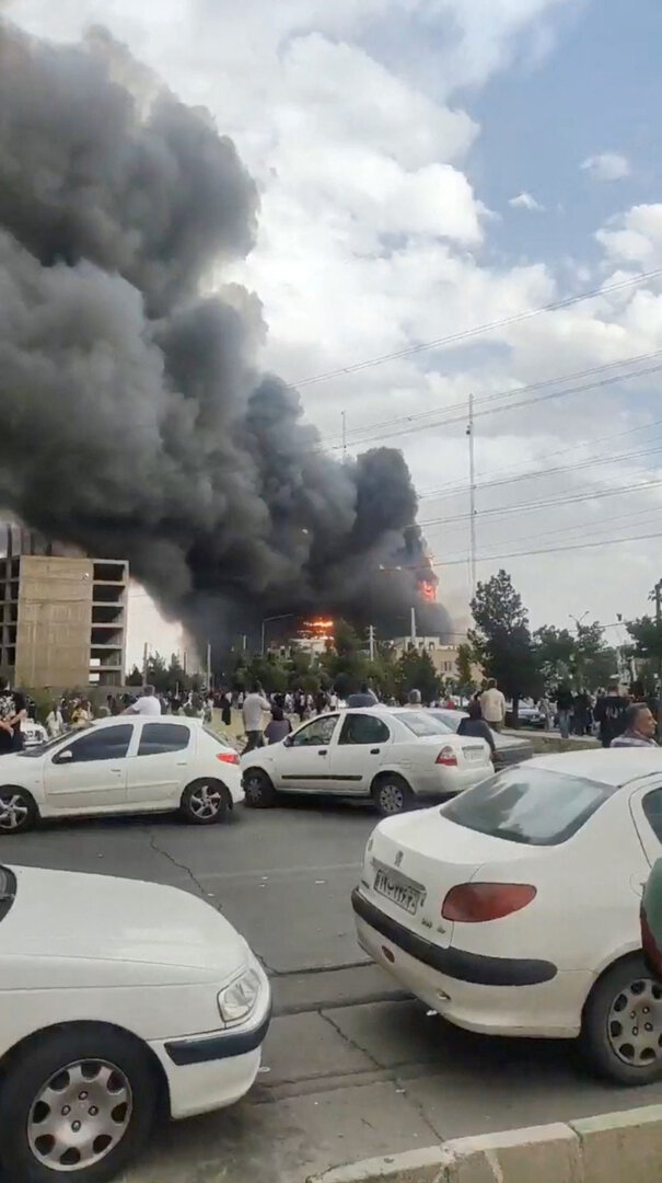 Irano prekybos centre kilus gaisrui žuvo a&scaron;tuoni žmonės, de&scaron;imtys sužeista