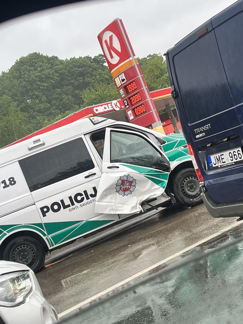 Kaune susidūrė BMW ir policija