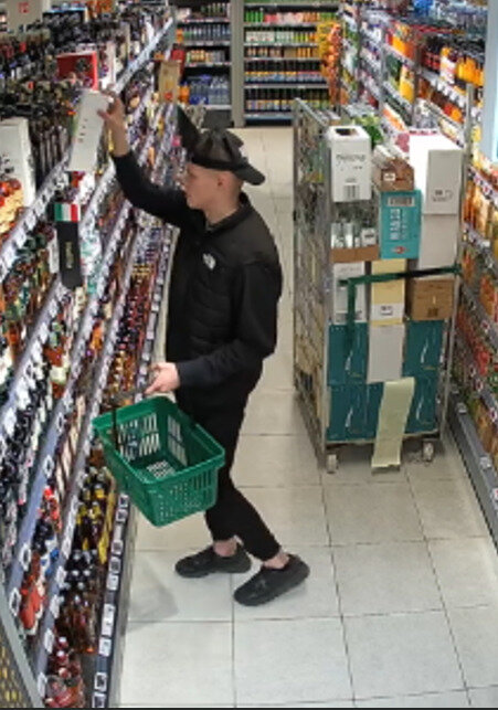Kauno policija ai&scaron;kinasi, kas neteisėtai apsirūpino gėrimais vakarėliui: i&scaron;sine&scaron;ė už 430 eurų