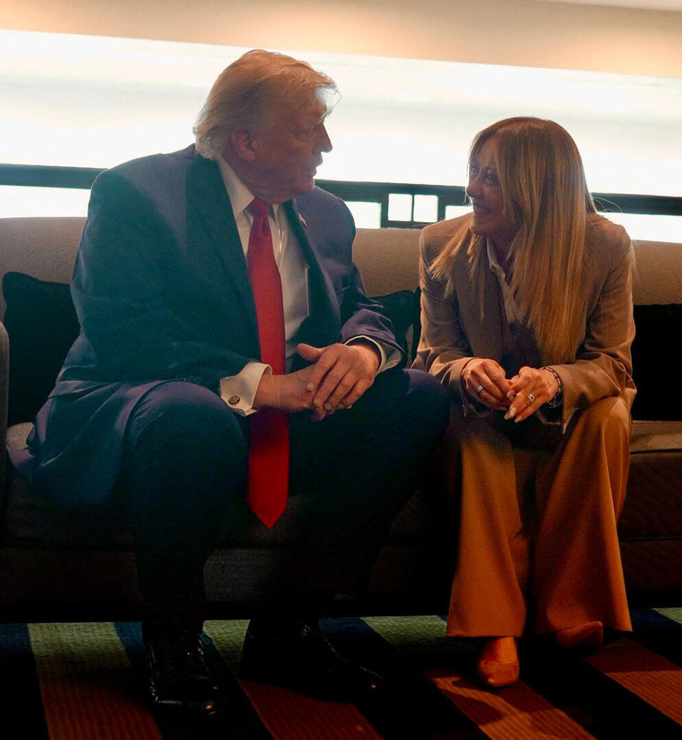Donaldas Trumpas tvirtina, kad Giorgia Meloni G7 susitikime ne kartą prašė kartu nusifotografuoti