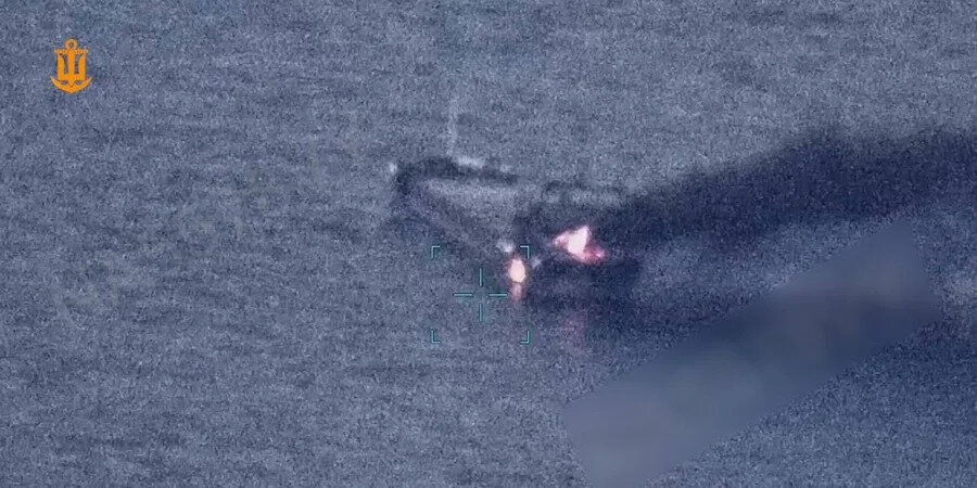 Rusija smogė dviems užsienio laivams Juodojoje jūroje: kilo didelio masto gaisras