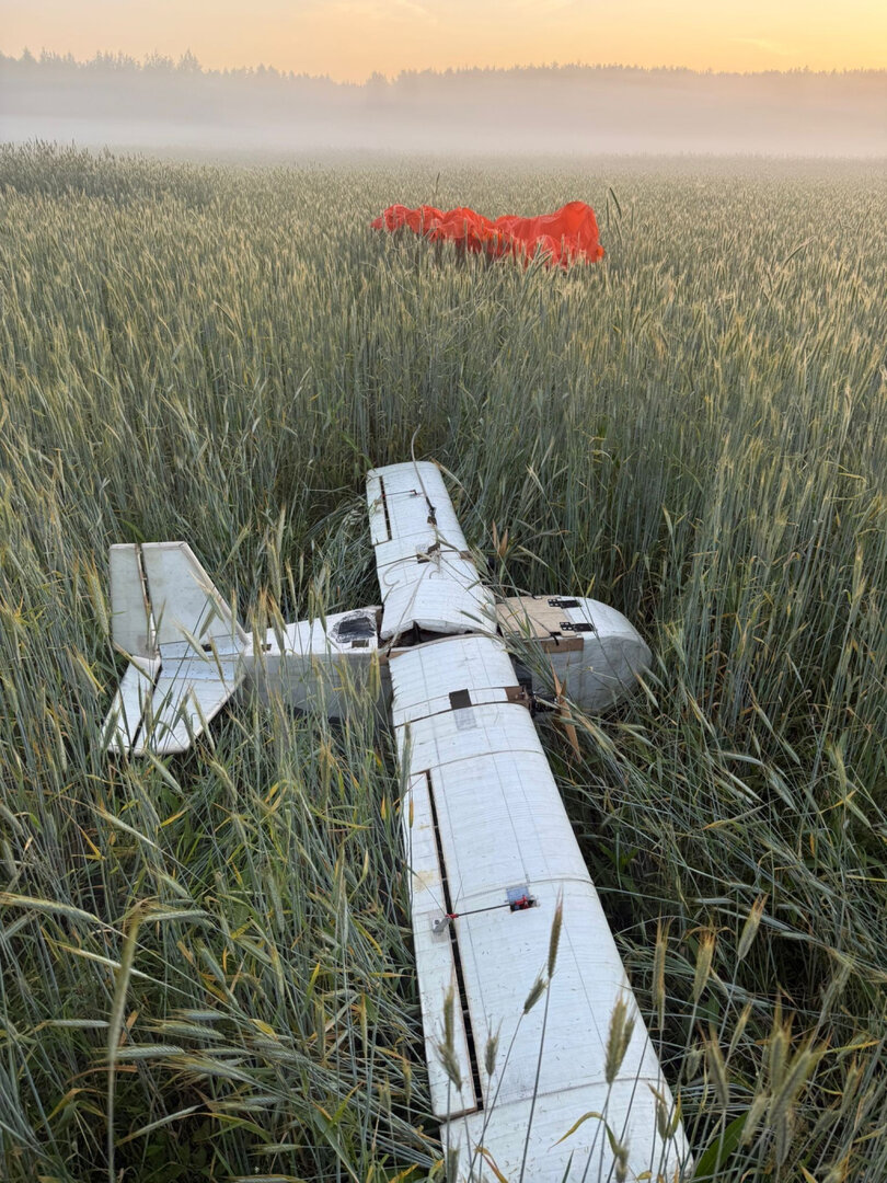 Dieveniškių kilpoje pasieniečiai nutupdė kontrabandininkų lėktuvėlį