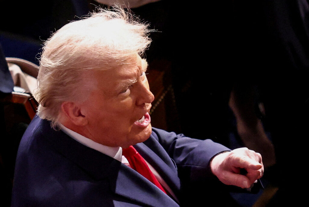 Dėl nepakankamai mažėjančių degalų kainų Donaldas Trumpas nurodė atlikti tyrimą