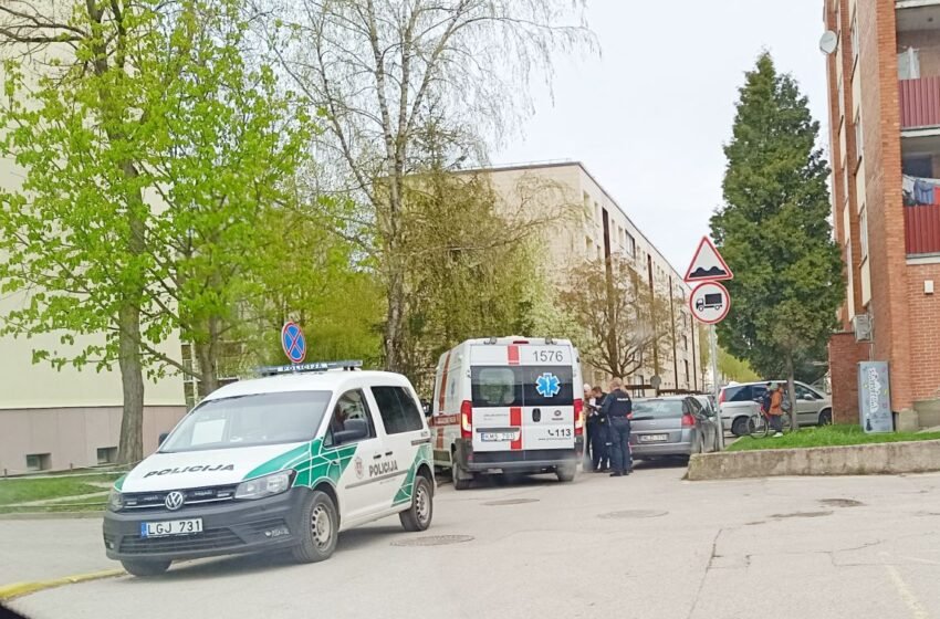 Kėdainiuose netikėtai mirė jaunas policijai žinomas vyras: aiškėja, apie ką jis prabilo, prieš mirtį paskambinęs 112