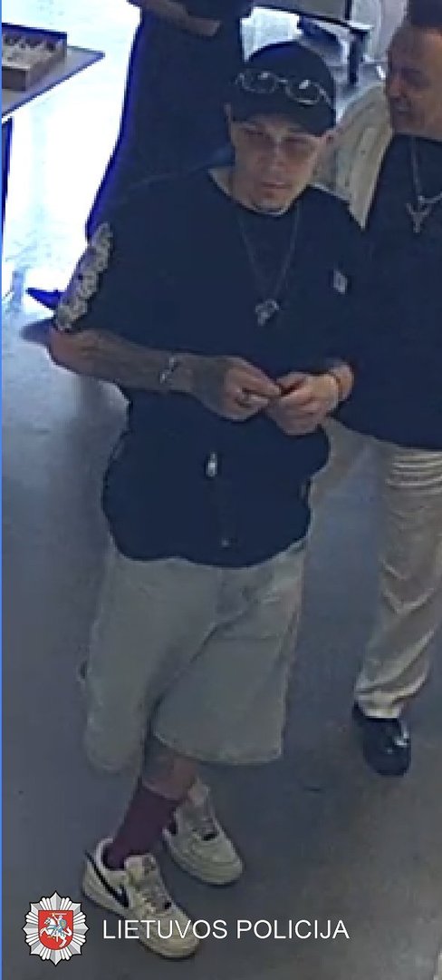 Iš Vilniaus optikos salono pavogti beveik 700 eurų vertės akiniai: policija ieško nuotraukoje užfiksuoto vyro