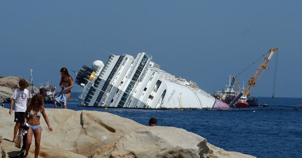 È stato premiato l’equipaggio della nave da crociera italiana Costa Concordia, che quest’anno ha subito un disastro
