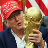 Donaldas Trumpas su FIFA pasaulio čempionato trofėjumi