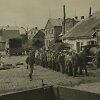 Žydų koloną priverstiniams darbams veda vokiečių kareiviai. Lietuva, Kėdainiai, 1941 m. birželio m.