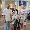 Gerda Brazaitė su treneriu Sauliumi Buciumi (de&scaron;inėje) ir LMMAF prezidentu Mindaugu Smirnovu