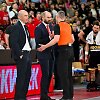 Vassilis Spanoulis ir Joanas Pennaroya kalbasi su teisėju