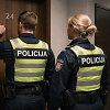 Policija beldžiasi į duris