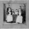 Grupinis portretas. Pirma i&scaron; de&scaron;inės Marianna Czarska (vėliau Kuffel),  Berlynas, XIX a. pabaiga
