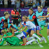 Anglės keliauja į pusfinalį