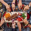 Ką skanausite per Jonines? Jautienos kebabų receptas kepsninėje  