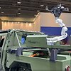 Kuria robotinę ranką, skirtą skrendantiems dronams gaudyti.