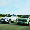 Toyota RAV4 ir KIA Sportage